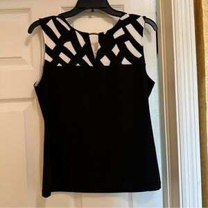 NWT Calvin Klein Ladies Black and White Sleeveless Top in Size Medium.